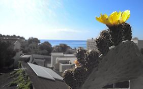 Due Passi Dal Mare